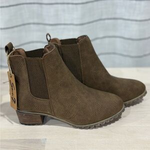 Seven7 Brown Ankle Booties with Suede Texture and Elastic Sides
